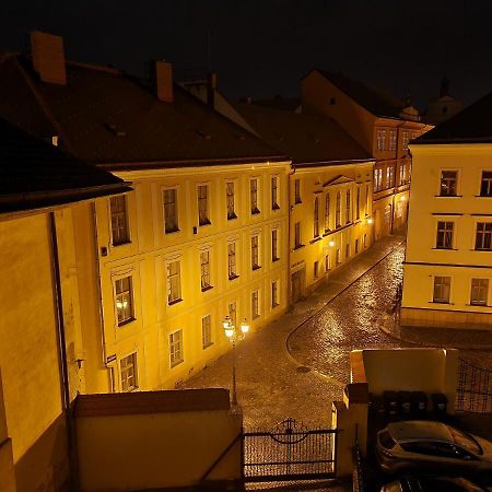 Velke Studio Na Velkem Namesti S Vybavenou Kuchyni Hradec Králové Exteriör bild